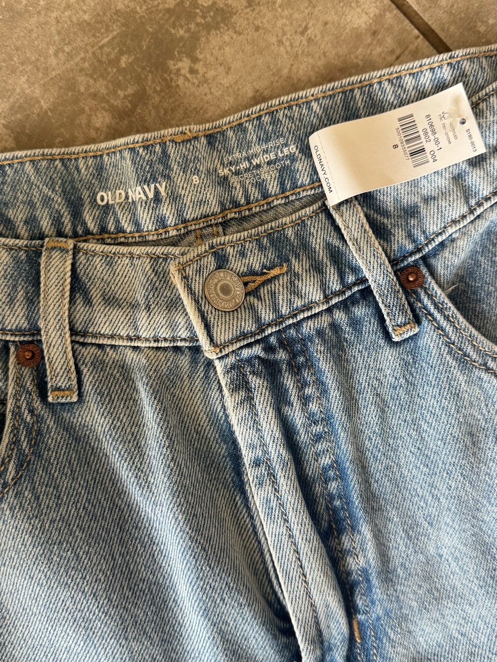NWT Old Navy Extra High-Waisted Sky-Hi Wide Leg Cargo Jeans - Picture 3 of 4